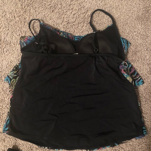 Two piece swim suit - Picture 2 of 3